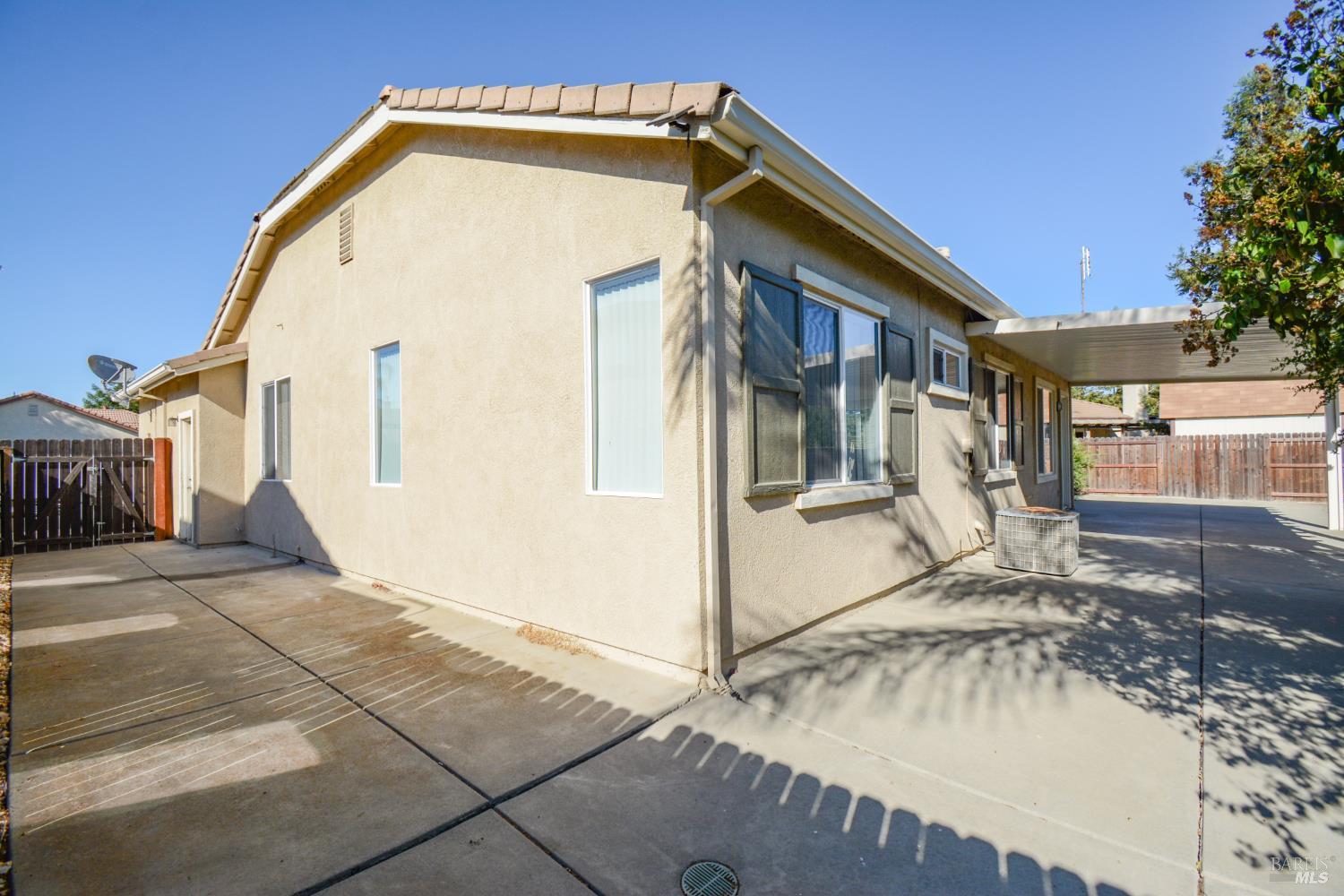 300 Rennert Way Dixon CA 95620