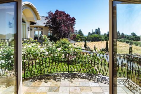 2614 Scotts Right Of Way Sebastopol CA 95472