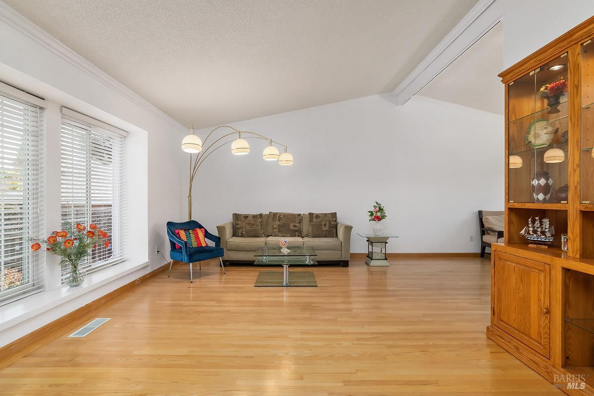 1804 Spoonbill Avenue Petaluma CA 94954