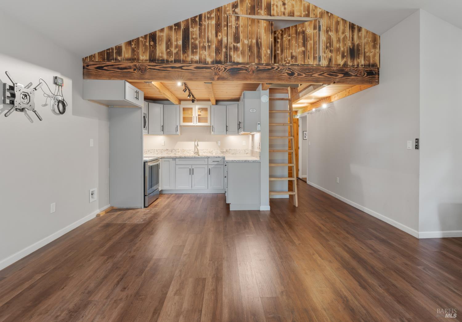 44000 Iversen Road Gualala CA 95445