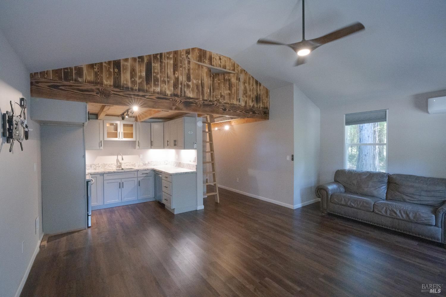 44000 Iversen Road Gualala CA 95445