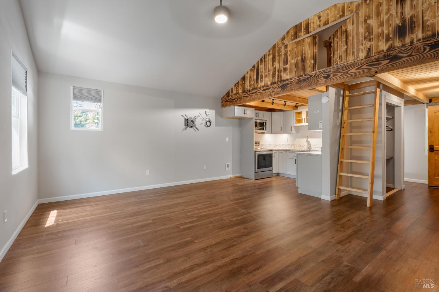 44000 Iversen Road Gualala CA 95445