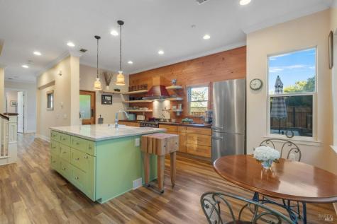 121 Zinfandel Court Cloverdale CA 95425