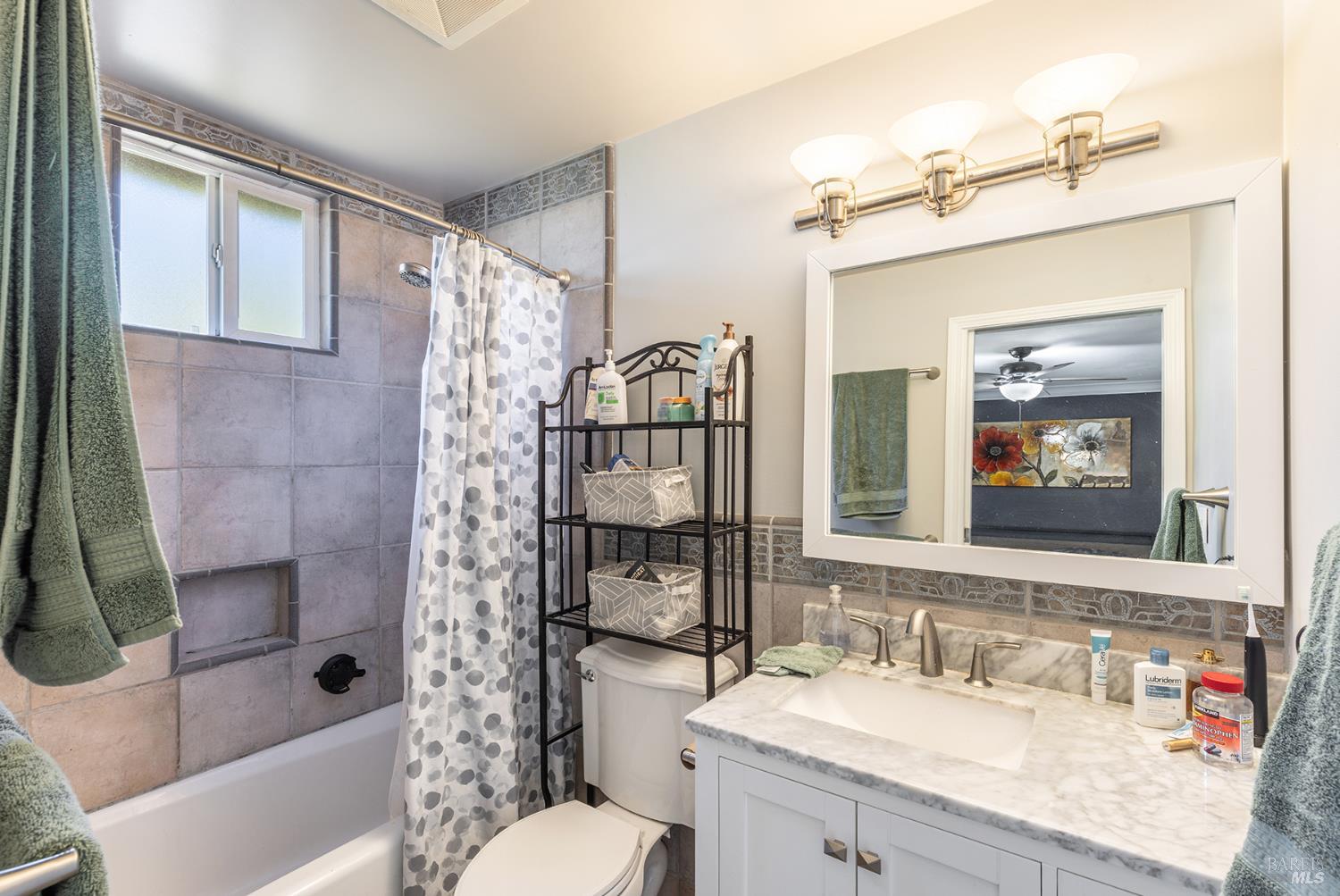 8886 Lancaster Drive Rohnert Park CA 94928