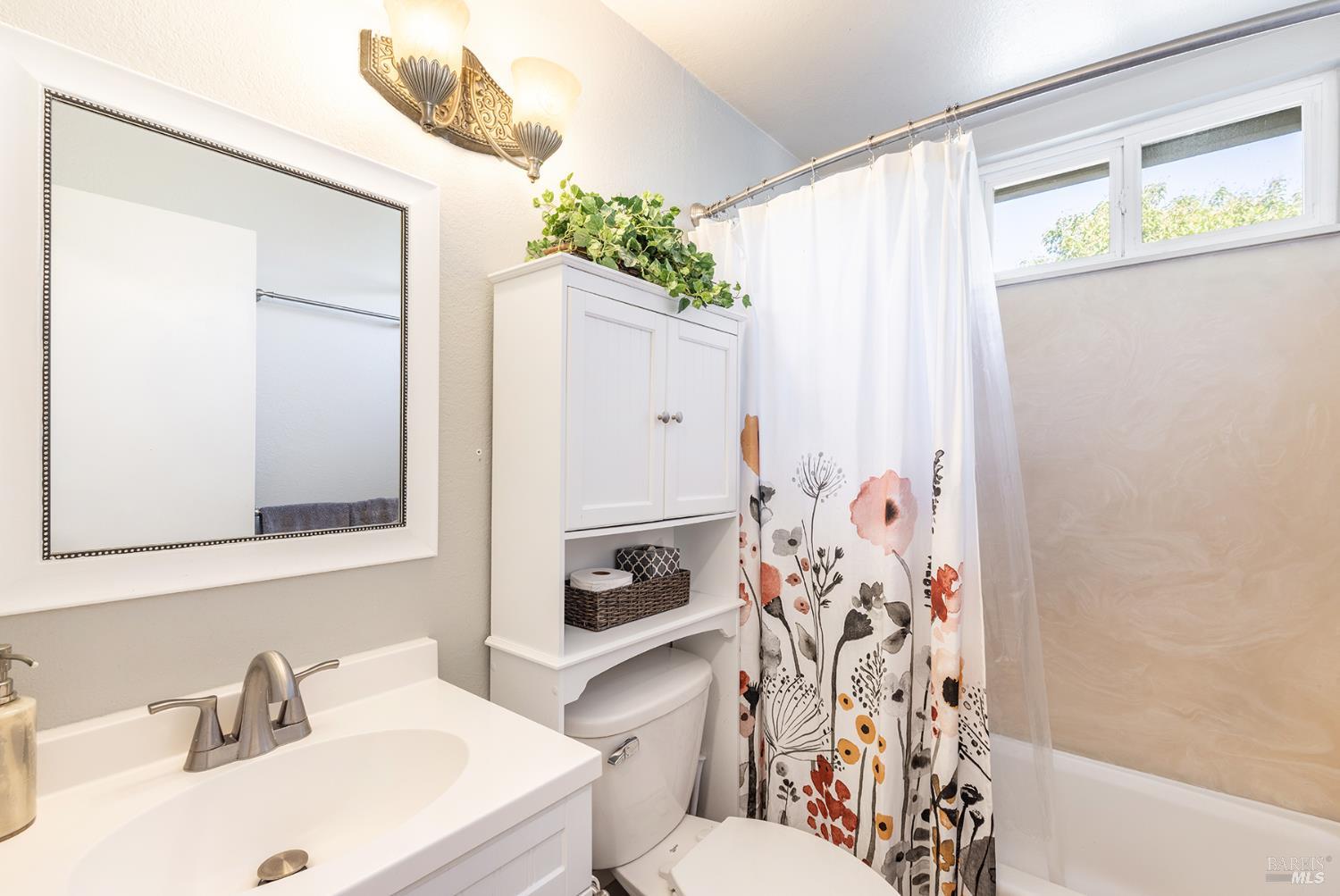 8886 Lancaster Drive Rohnert Park CA 94928