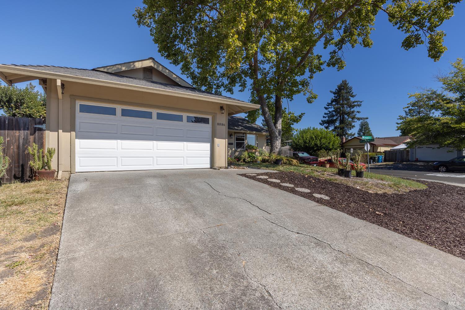 8886 Lancaster Drive Rohnert Park CA 94928