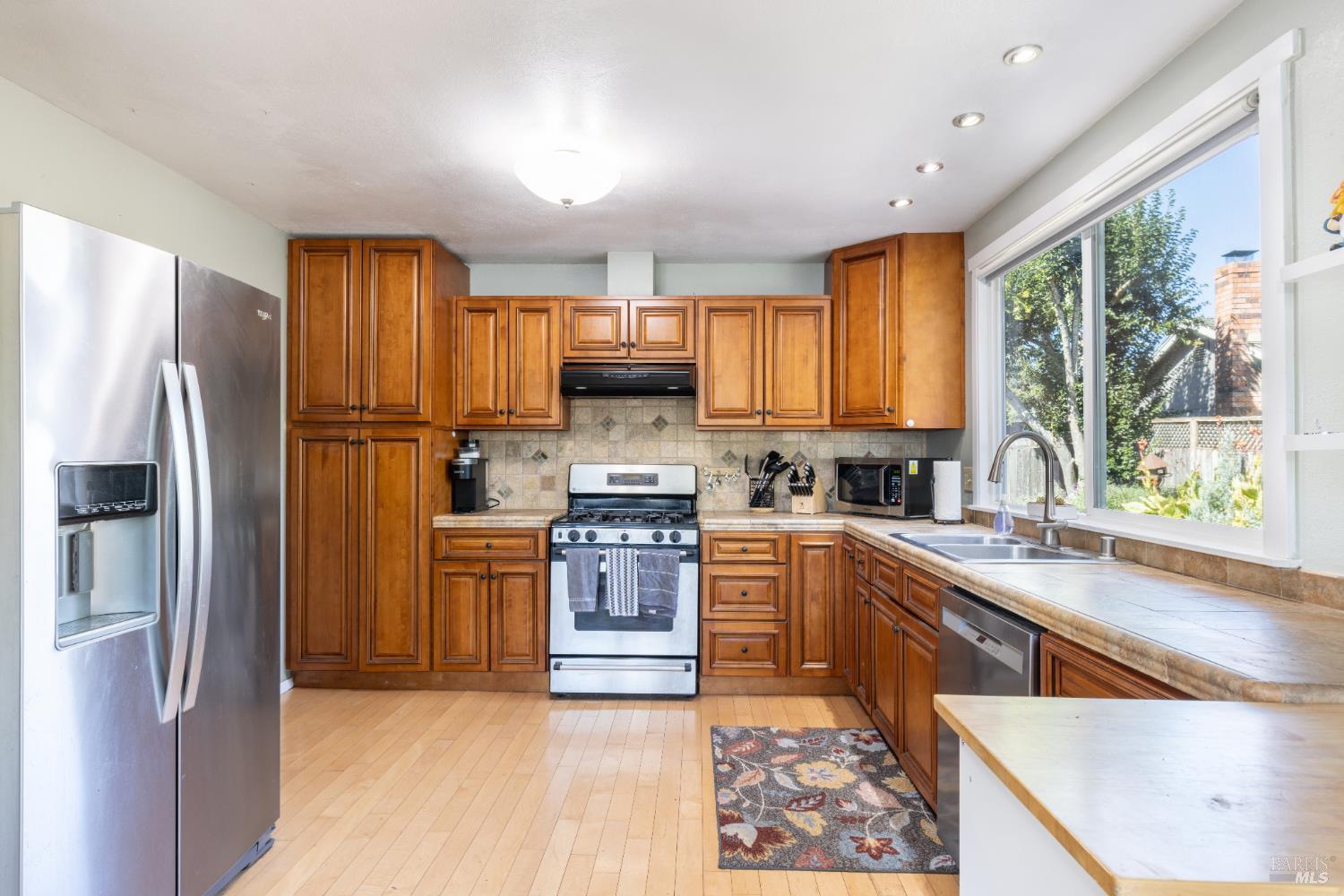 8886 Lancaster Drive Rohnert Park CA 94928
