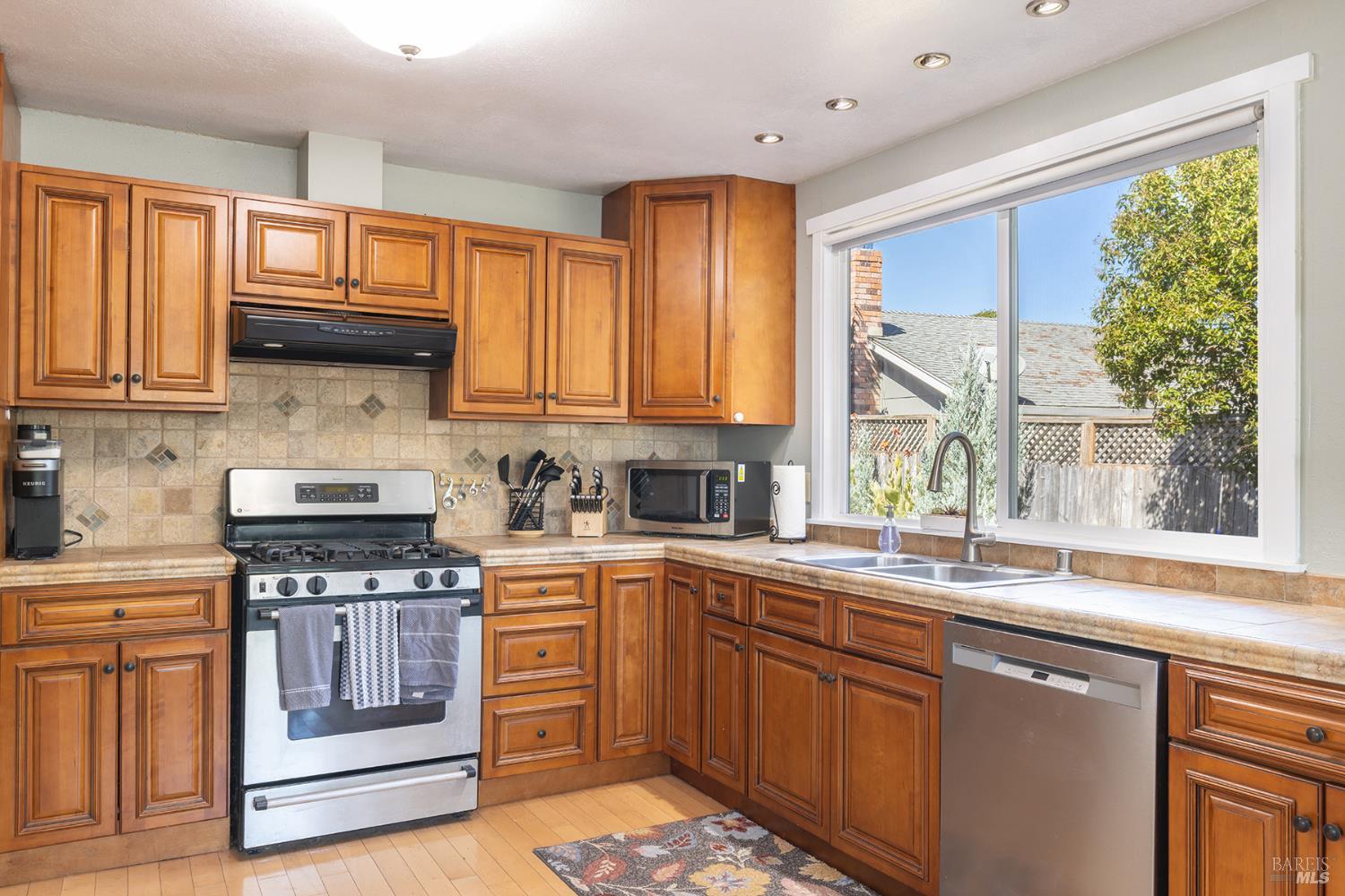 8886 Lancaster Drive Rohnert Park CA 94928
