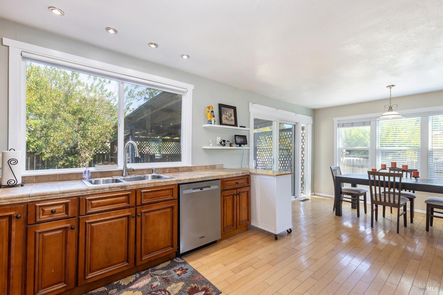 8886 Lancaster Drive Rohnert Park CA 94928