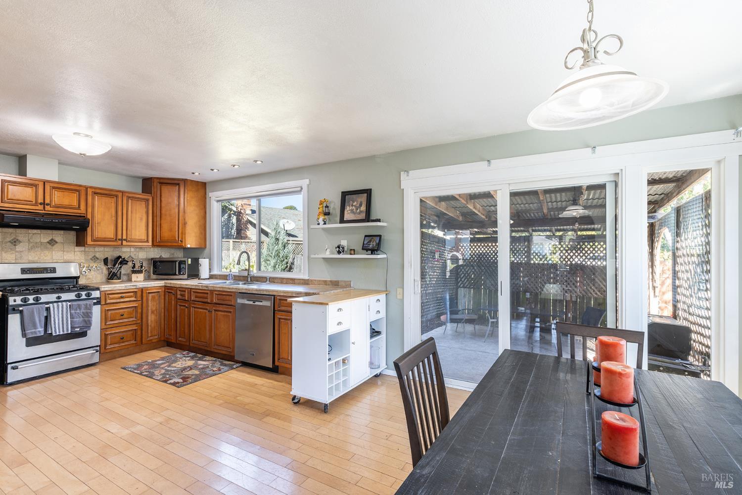 8886 Lancaster Drive Rohnert Park CA 94928