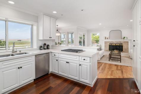 16 Guisela Court Novato CA 94945