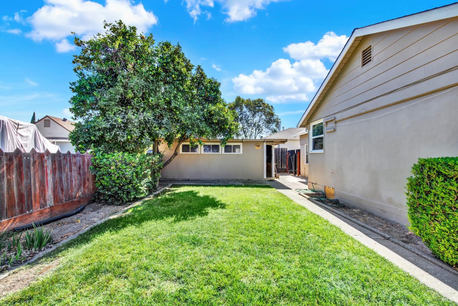 330 N Adams Street Dixon CA 95620