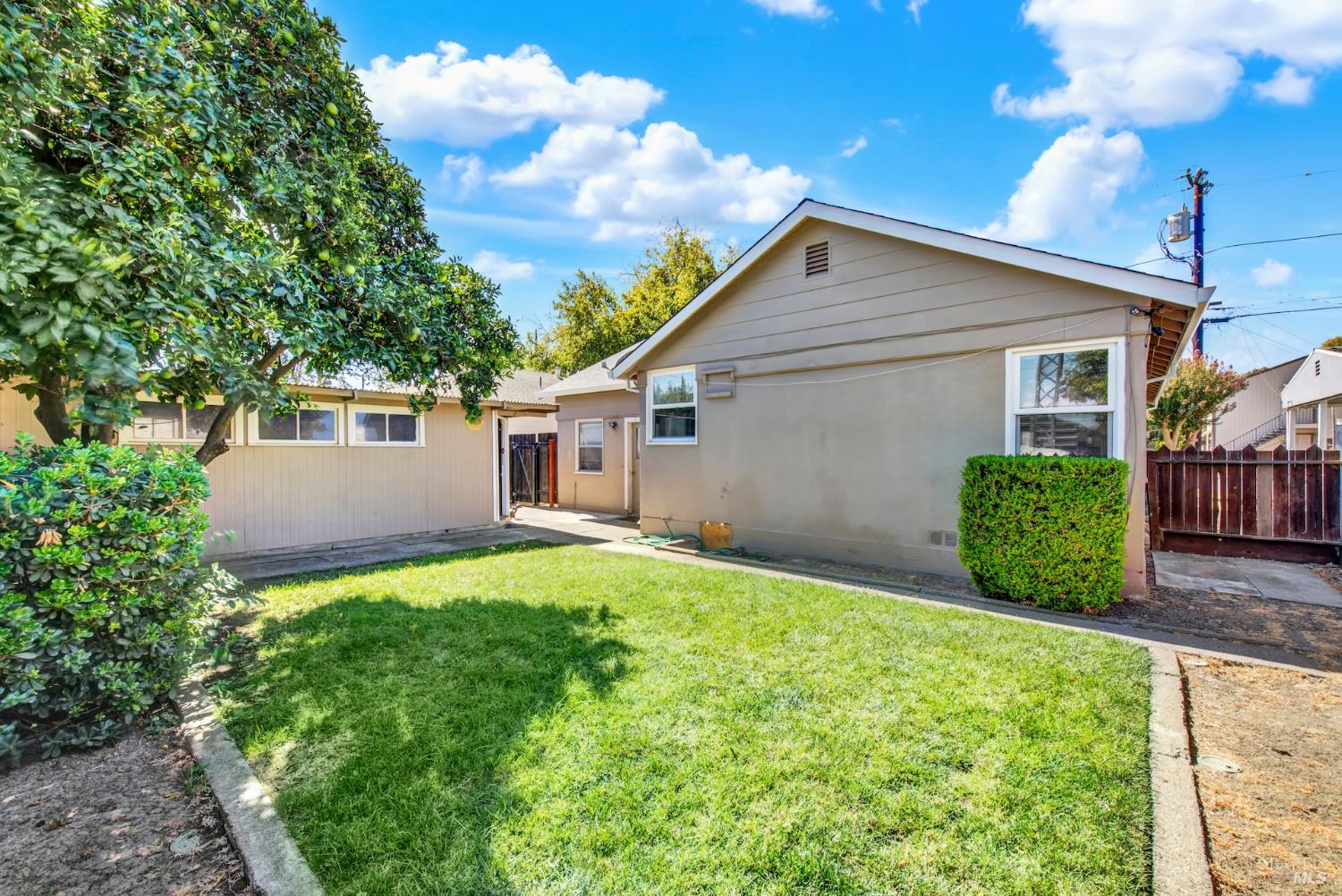 330 N Adams Street Dixon CA 95620