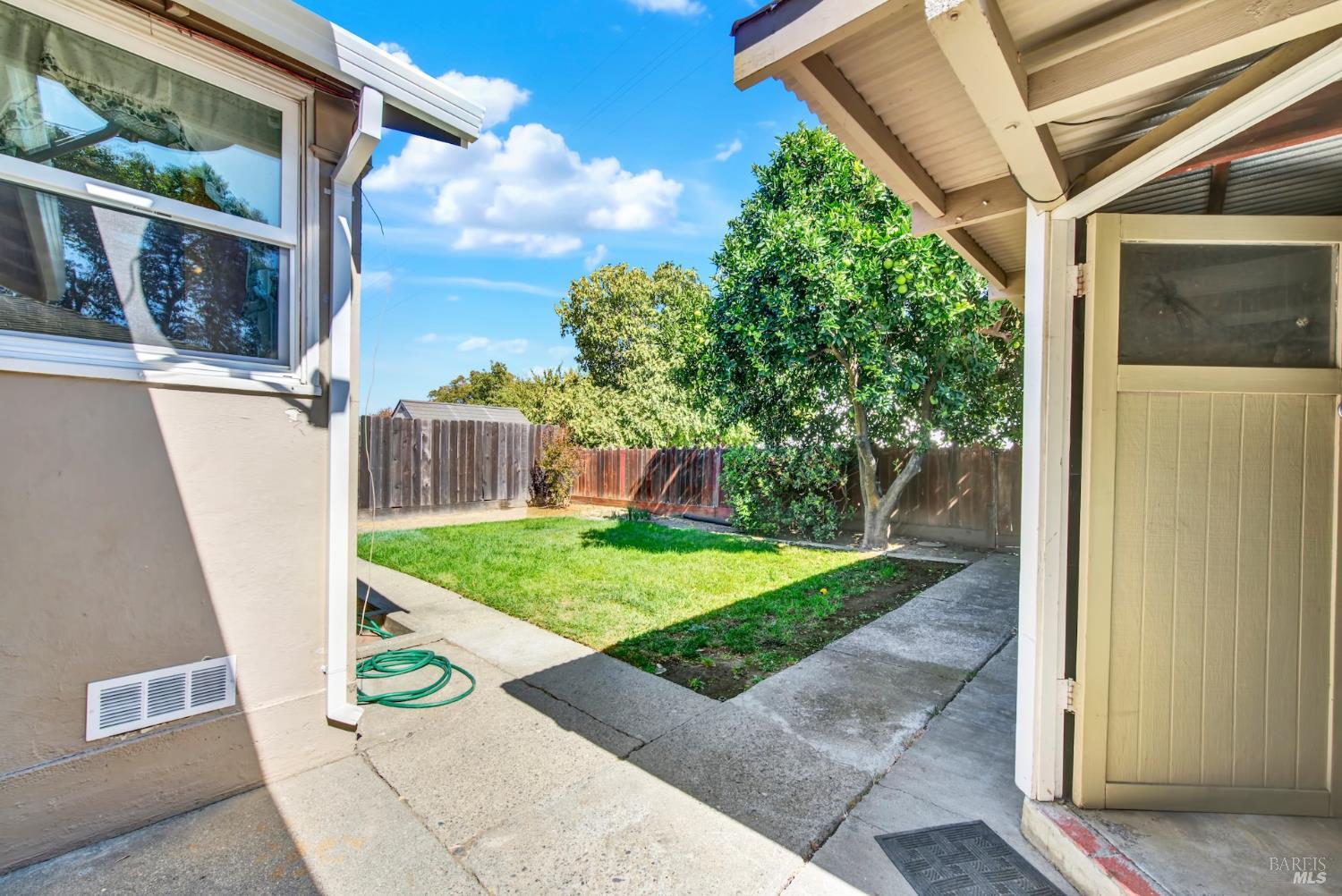 330 N Adams Street Dixon CA 95620