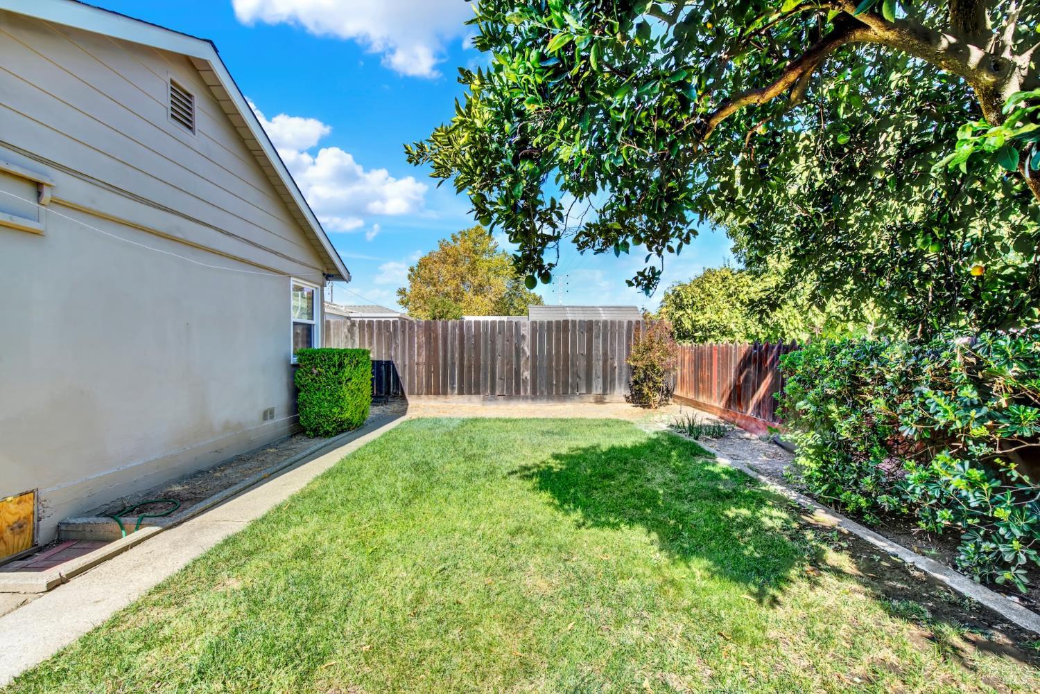 330 N Adams Street Dixon CA 95620