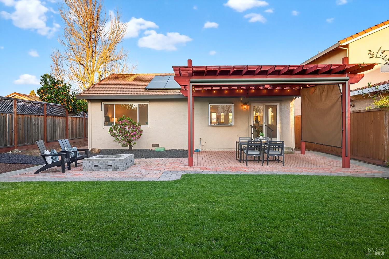 1056 Esparto Court Windsor CA 95492