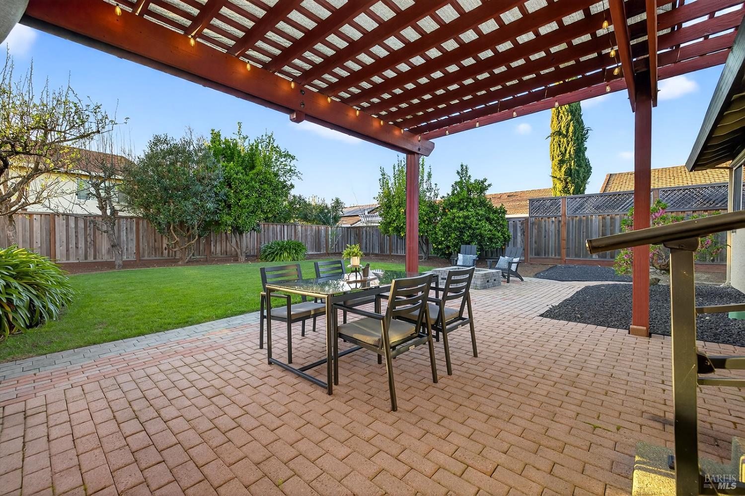 1056 Esparto Court Windsor CA 95492
