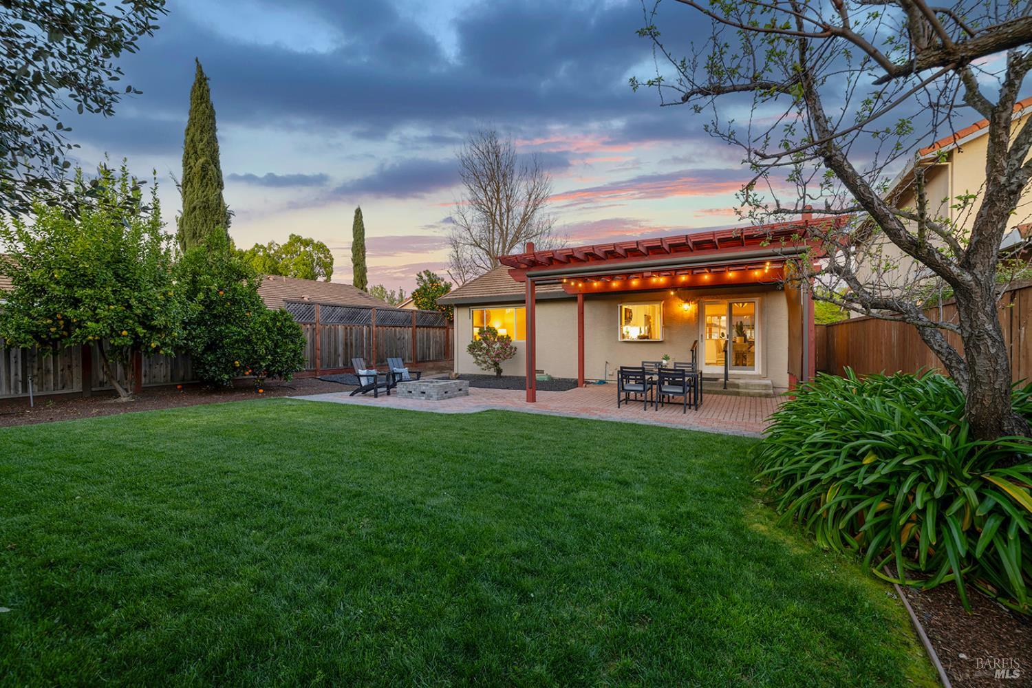 1056 Esparto Court Windsor CA 95492