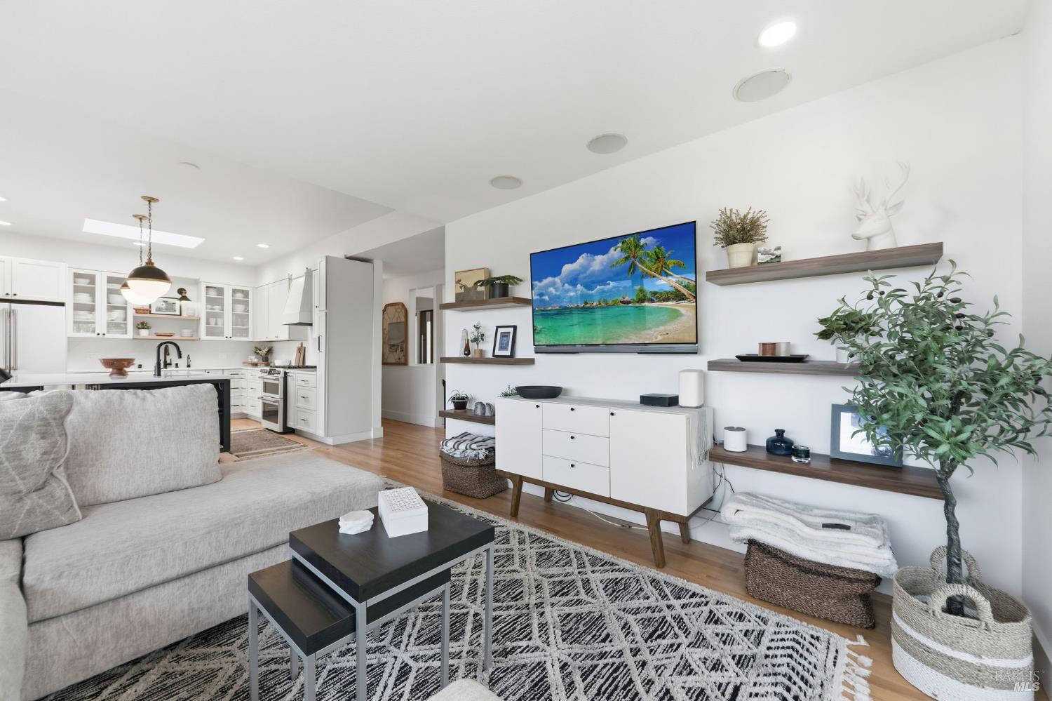 194 Maestro Road Novato CA 94947