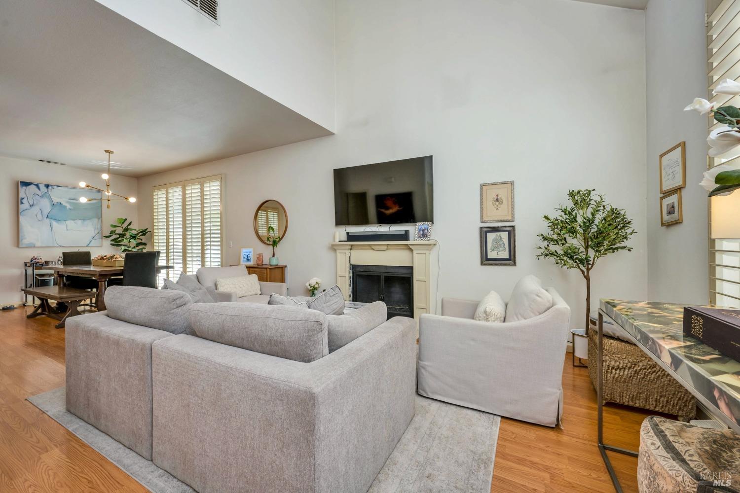 921 Chiles Avenue St. Helena CA 94574