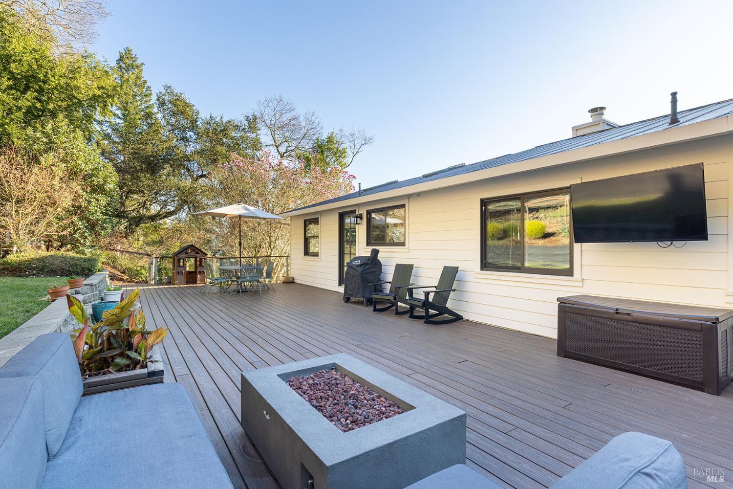 1625 Madrone Avenue Healdsburg CA 95448