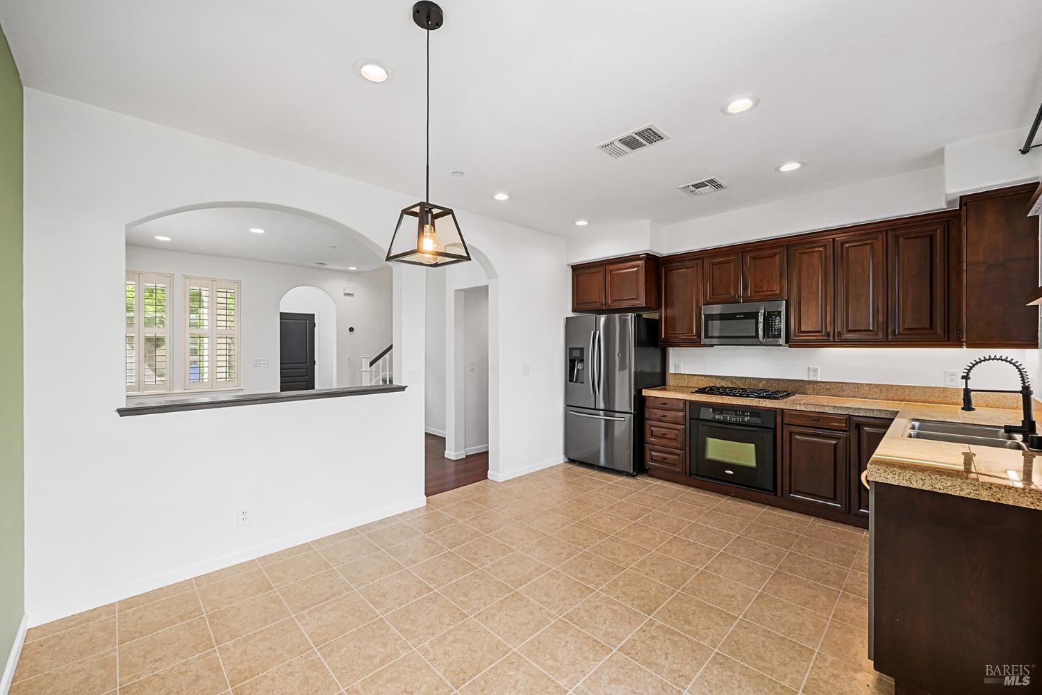 983 Aston Circle Santa Rosa CA 95404