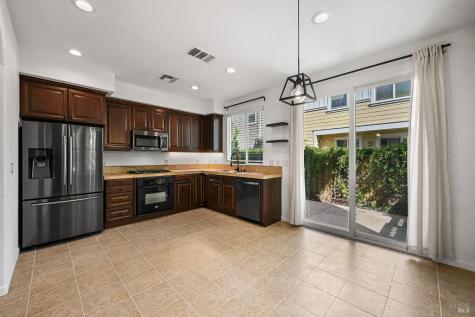983 Aston Circle Santa Rosa CA 95404