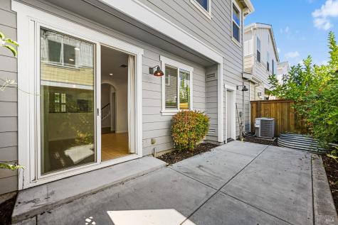 983 Aston Circle Santa Rosa CA 95404