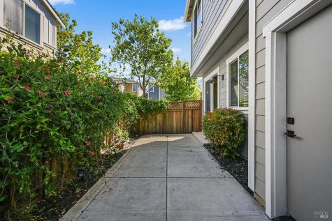 983 Aston Circle Santa Rosa CA 95404