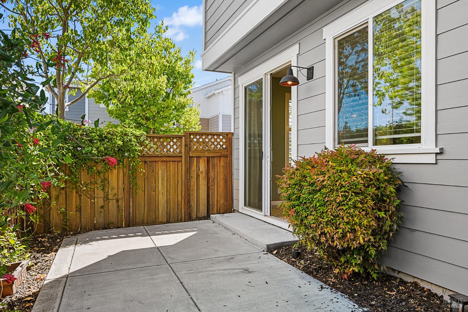 983 Aston Circle Santa Rosa CA 95404