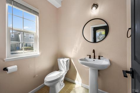 983 Aston Circle Santa Rosa CA 95404