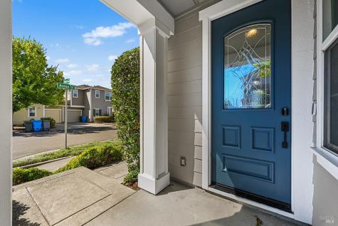 983 Aston Circle Santa Rosa CA 95404