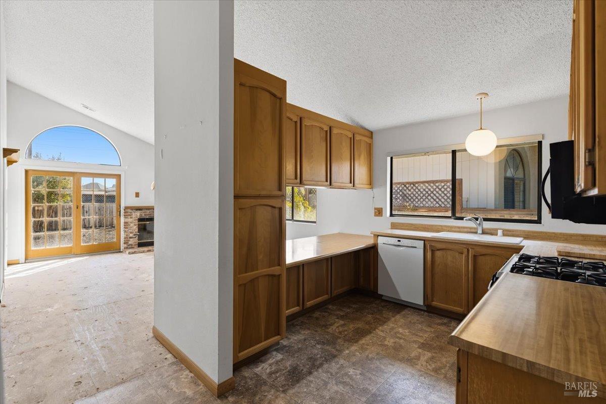 1698 Randon Way Santa Rosa CA 95403