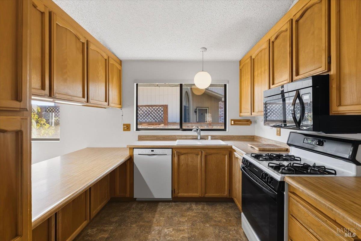 1698 Randon Way Santa Rosa CA 95403