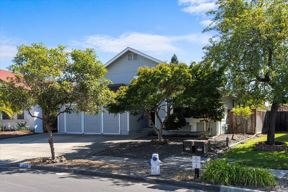 1698 Randon Way Santa Rosa CA 95403