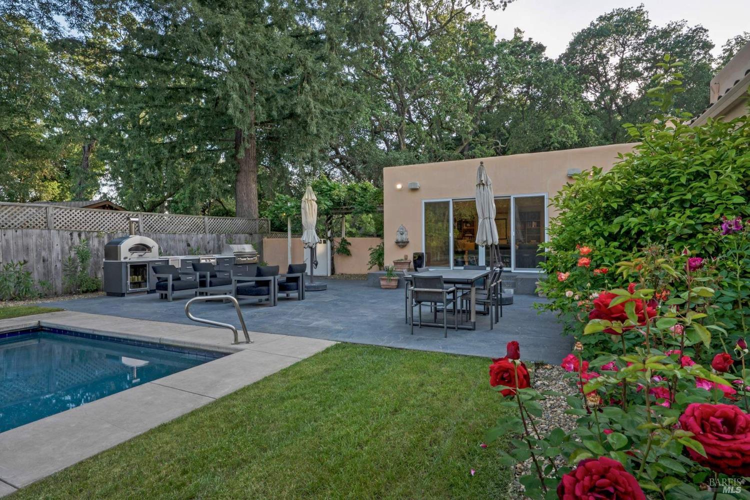 942 Country Club Lane Sonoma CA 95476