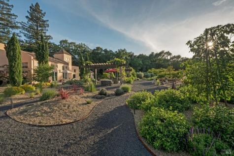 942 Country Club Lane Sonoma CA 95476
