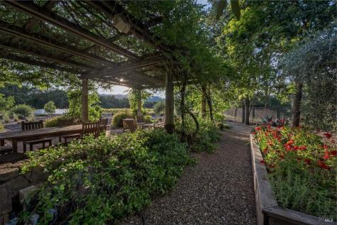 942 Country Club Lane Sonoma CA 95476