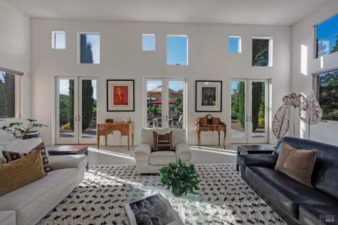 942 Country Club Lane Sonoma CA 95476