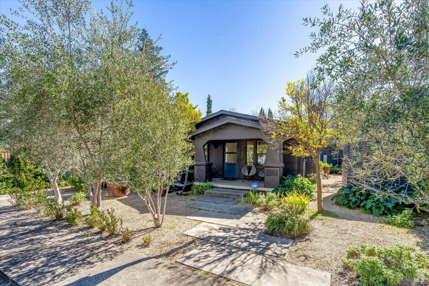 945 Brown Street St. Helena CA 94574