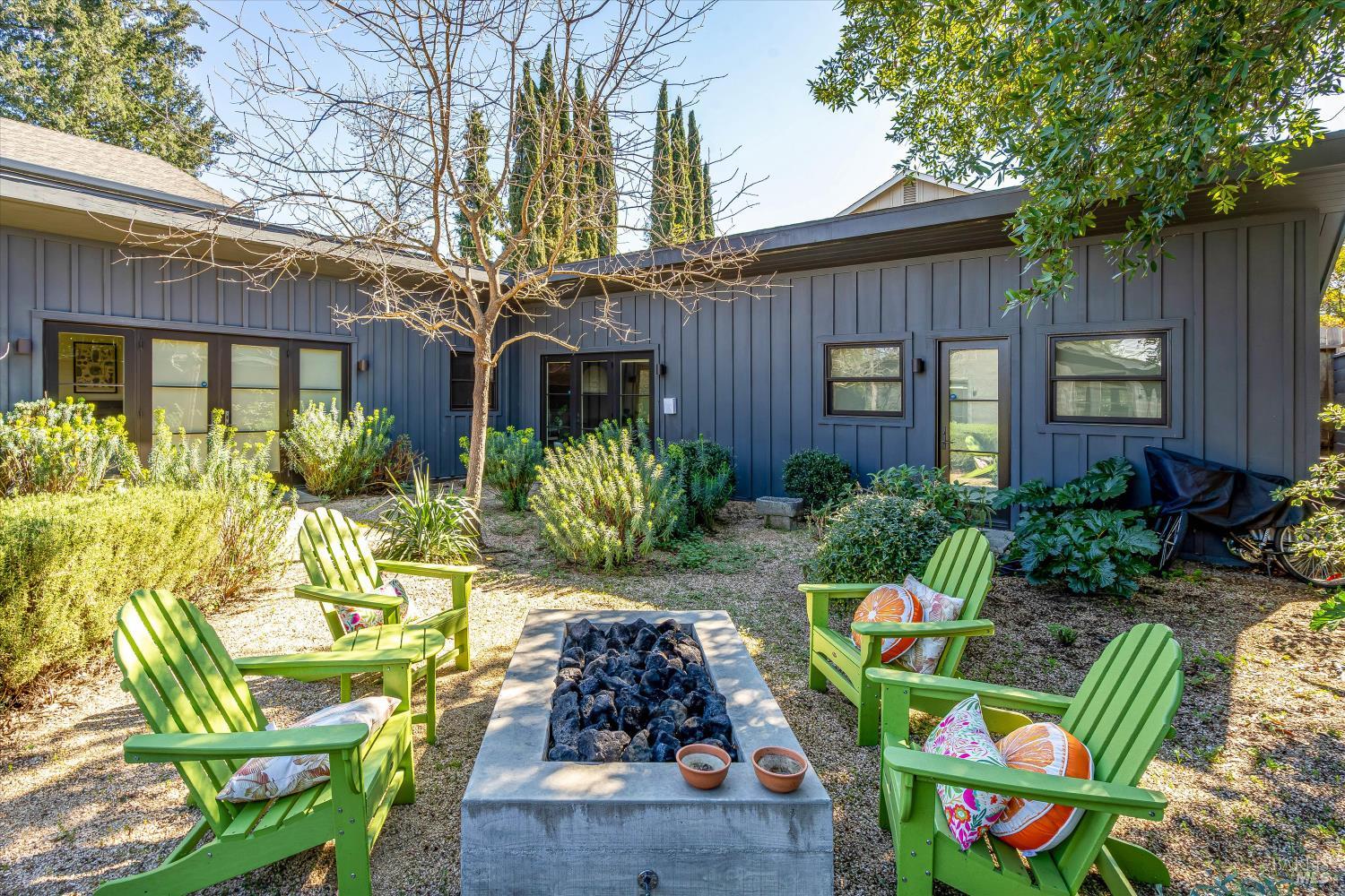 945 Brown Street St. Helena CA 94574