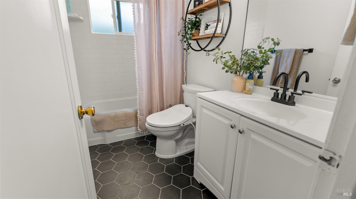 536 Minahen Street Napa CA 94559