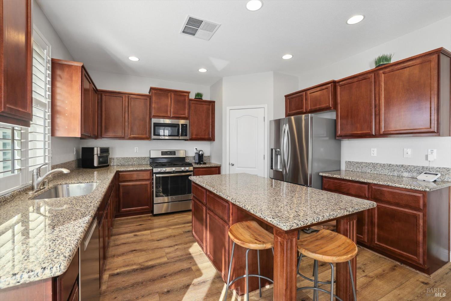 173 Via Del Sol Vacaville CA 95687