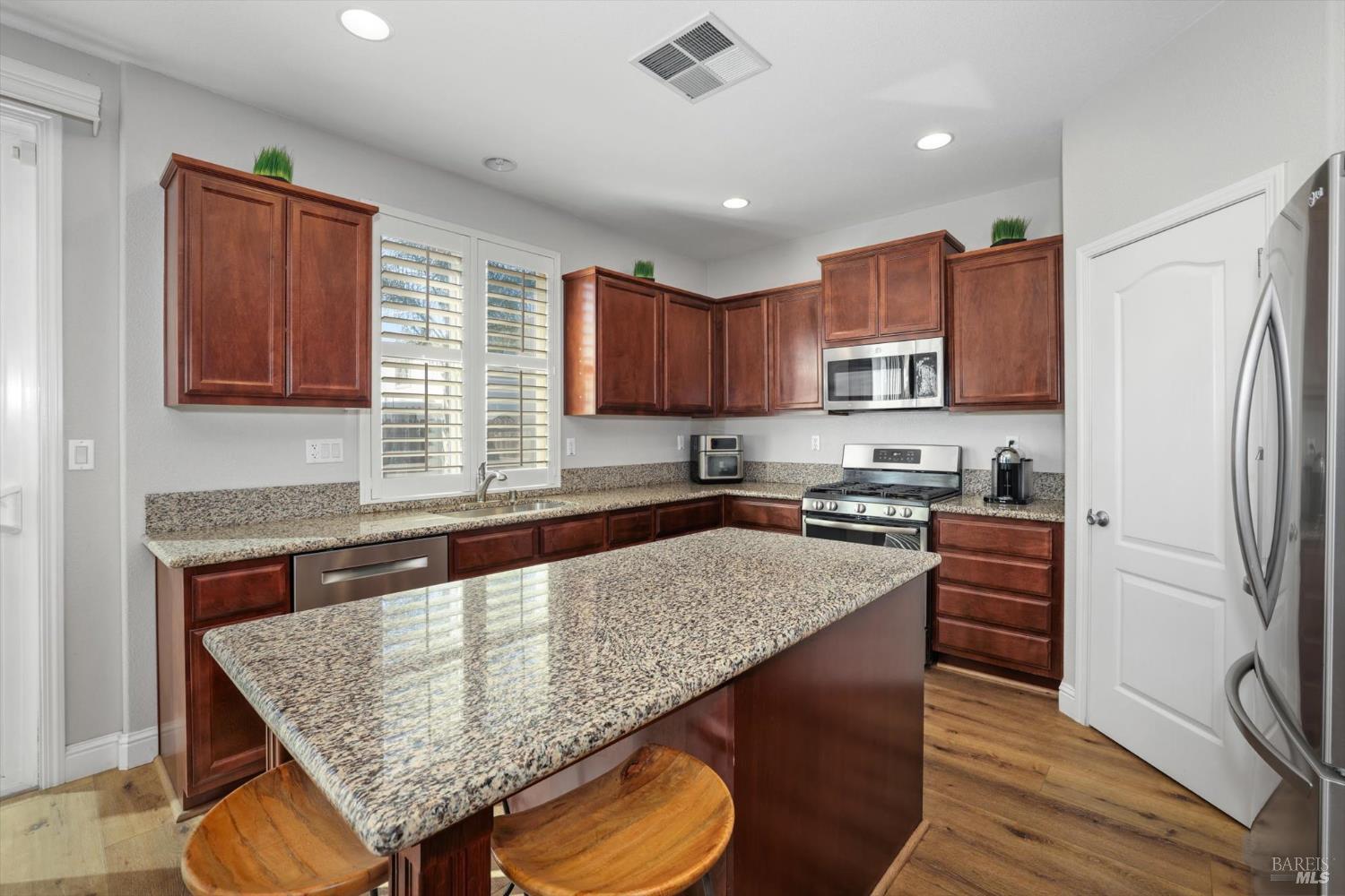 173 Via Del Sol Vacaville CA 95687