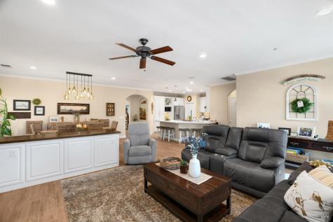 118 Douglas Fir Circle Cloverdale CA 95425