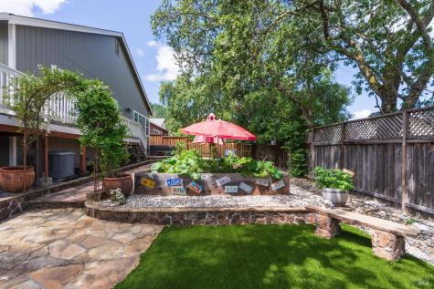 118 Douglas Fir Circle Cloverdale CA 95425