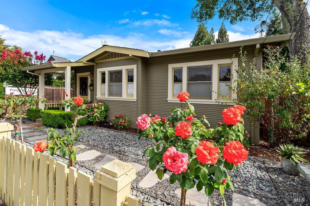 328 Piper Street Healdsburg CA 95448