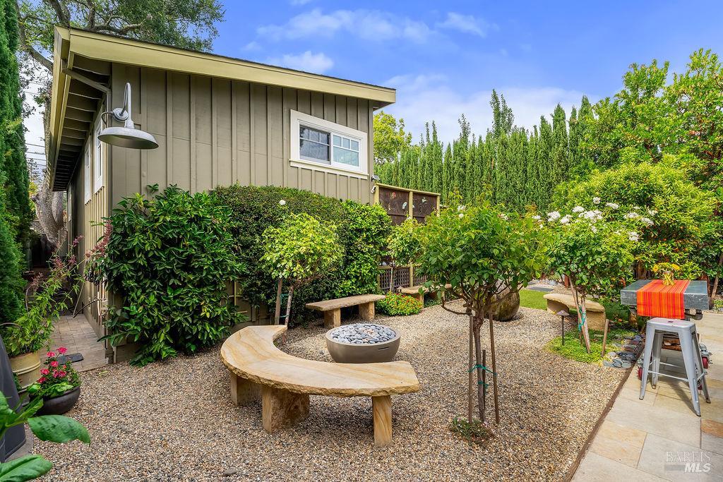 328 Piper Street Healdsburg CA 95448
