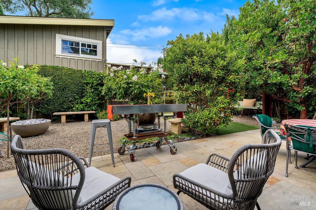 328 Piper Street Healdsburg CA 95448
