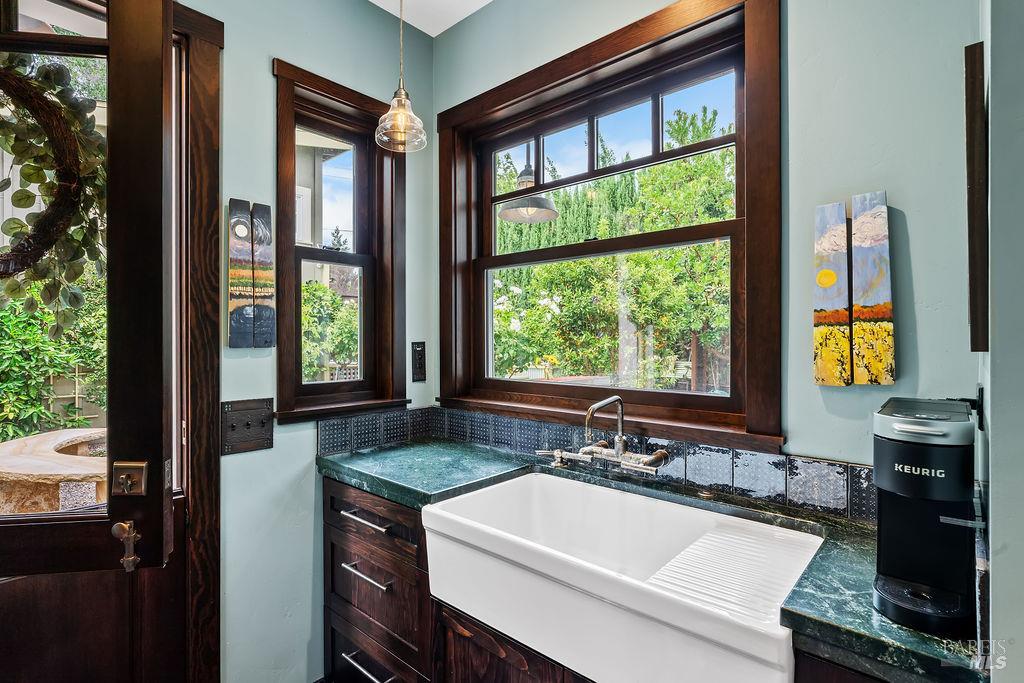 328 Piper Street Healdsburg CA 95448